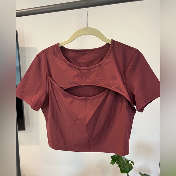Women’s HALARA Softlyzero Cut Out Cropped Short Sleeve ~ Burgundy - Picture 3 of 6